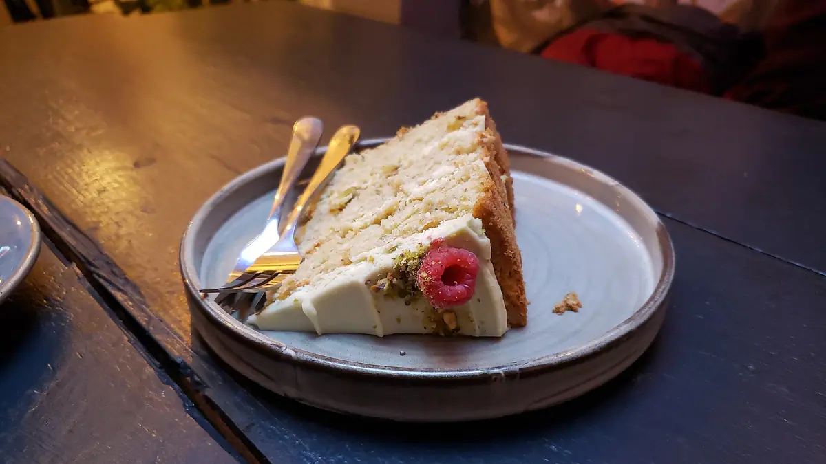 Peacocks Tearoom – cake shop in Ely town centre